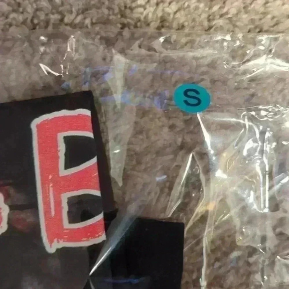 RTP Apparel "Bitches be tripping" T-shirt, small, black - Picture 3 of 3